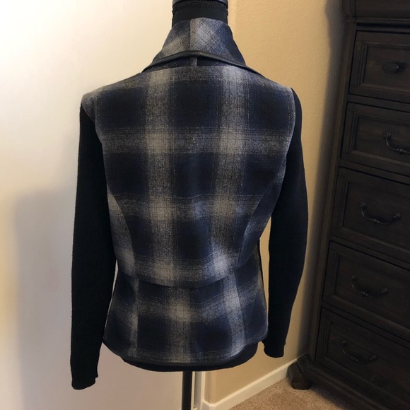 Navy Blue and Gray Sweater Jacket - Picture 4 of 13